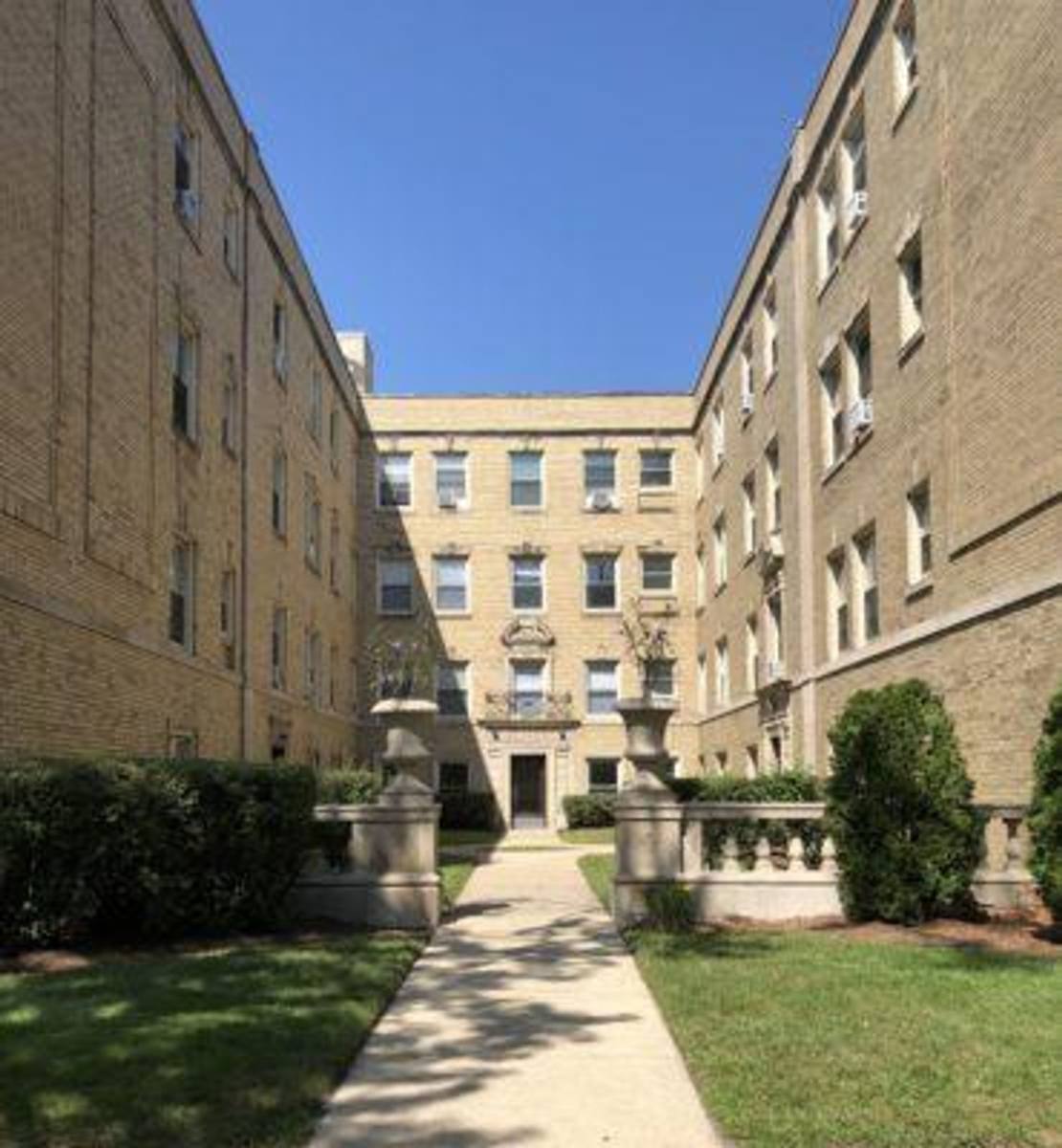 Apartment for rent at 2232-48 W Farwell, Chicago, IL 60645