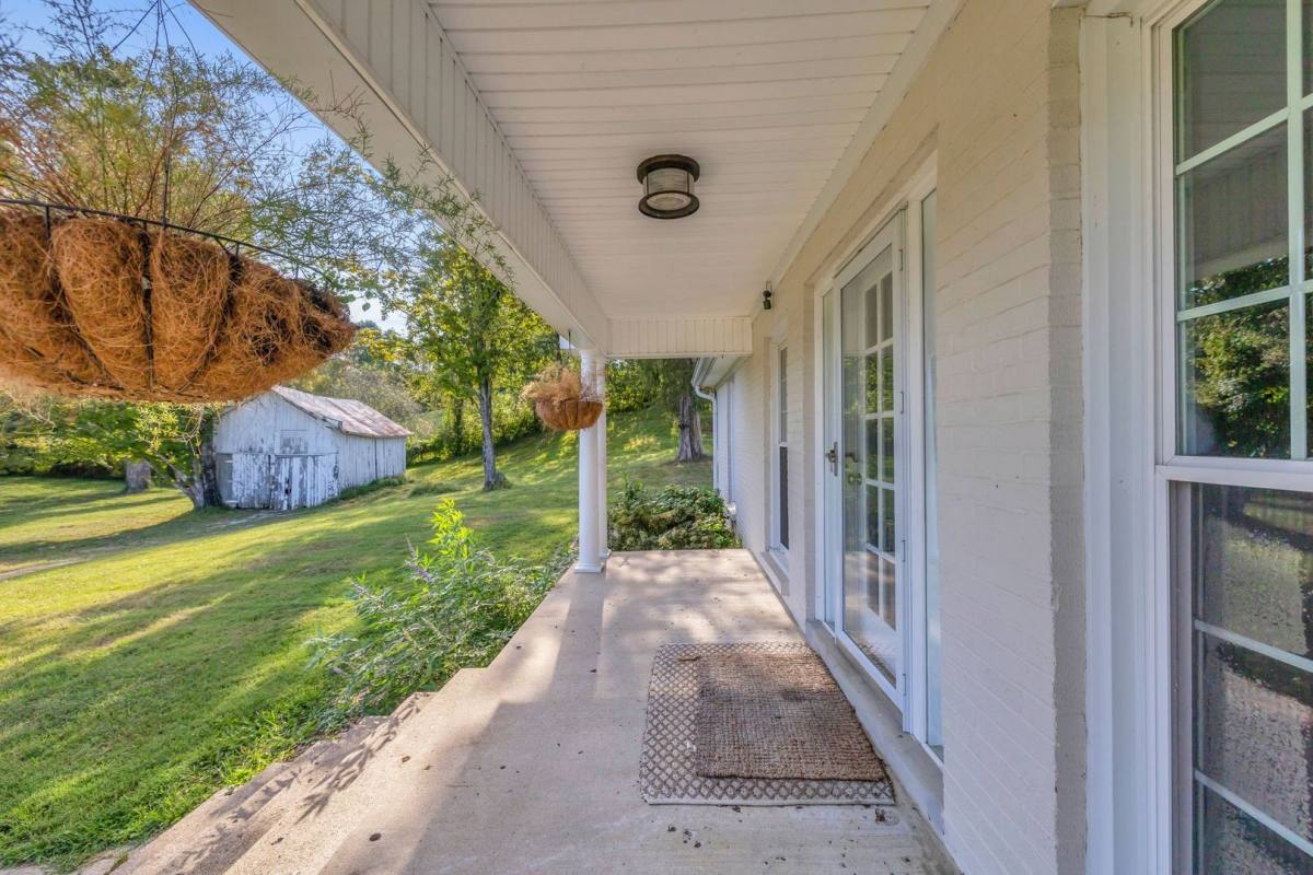 House for rent at 4861 Bethesda Rd, Thompsons Station, TN 37179