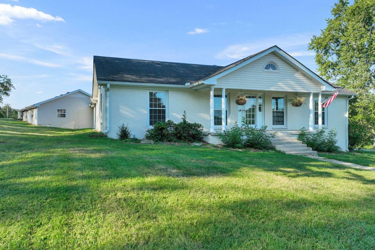 House for rent at 4861 Bethesda Rd, Thompsons Station, TN 37179