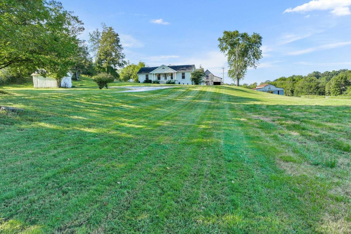 House for rent at 4861 Bethesda Rd, Thompsons Station, TN 37179