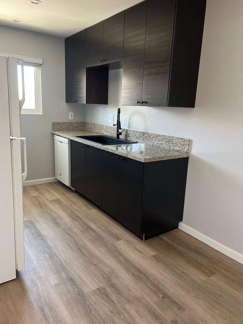 Apartment for rent at 951 N Vulcan Ave, Encinitas, CA 92024