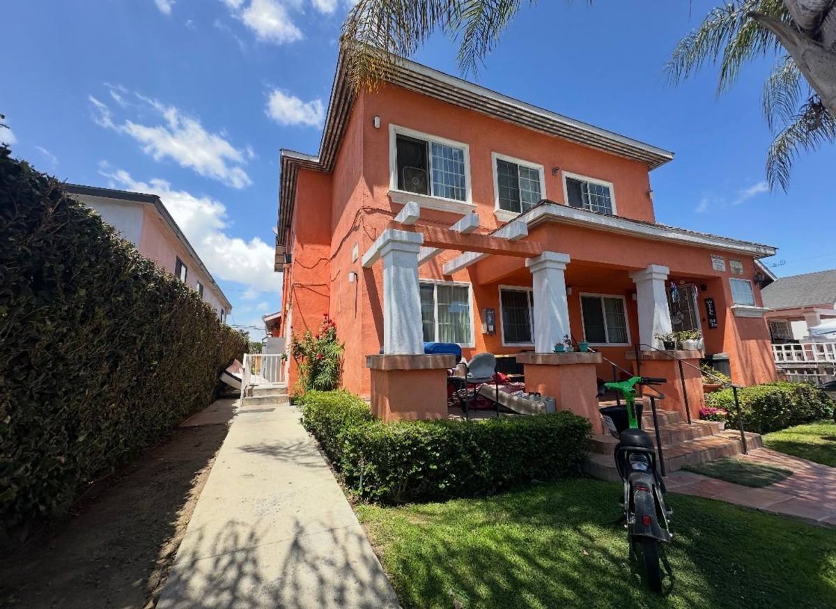 Apartment for rent at 405 E Esther St, Long Beach, CA 90813