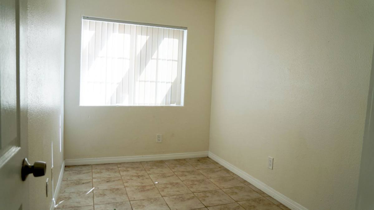 Apartment for rent at 405 E Esther St, Long Beach, CA 90813