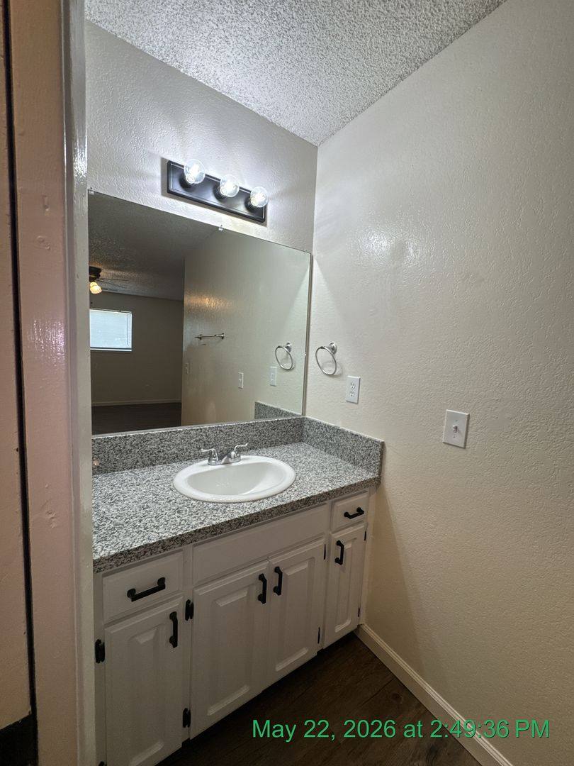 Apartment for rent at 146-50 S Peppertree St, Visalia, CA 93277
