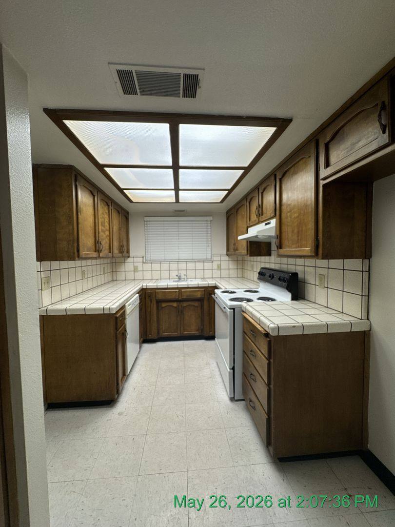 Apartment for rent at 3523-3529 S County Center, Visalia, CA 93277