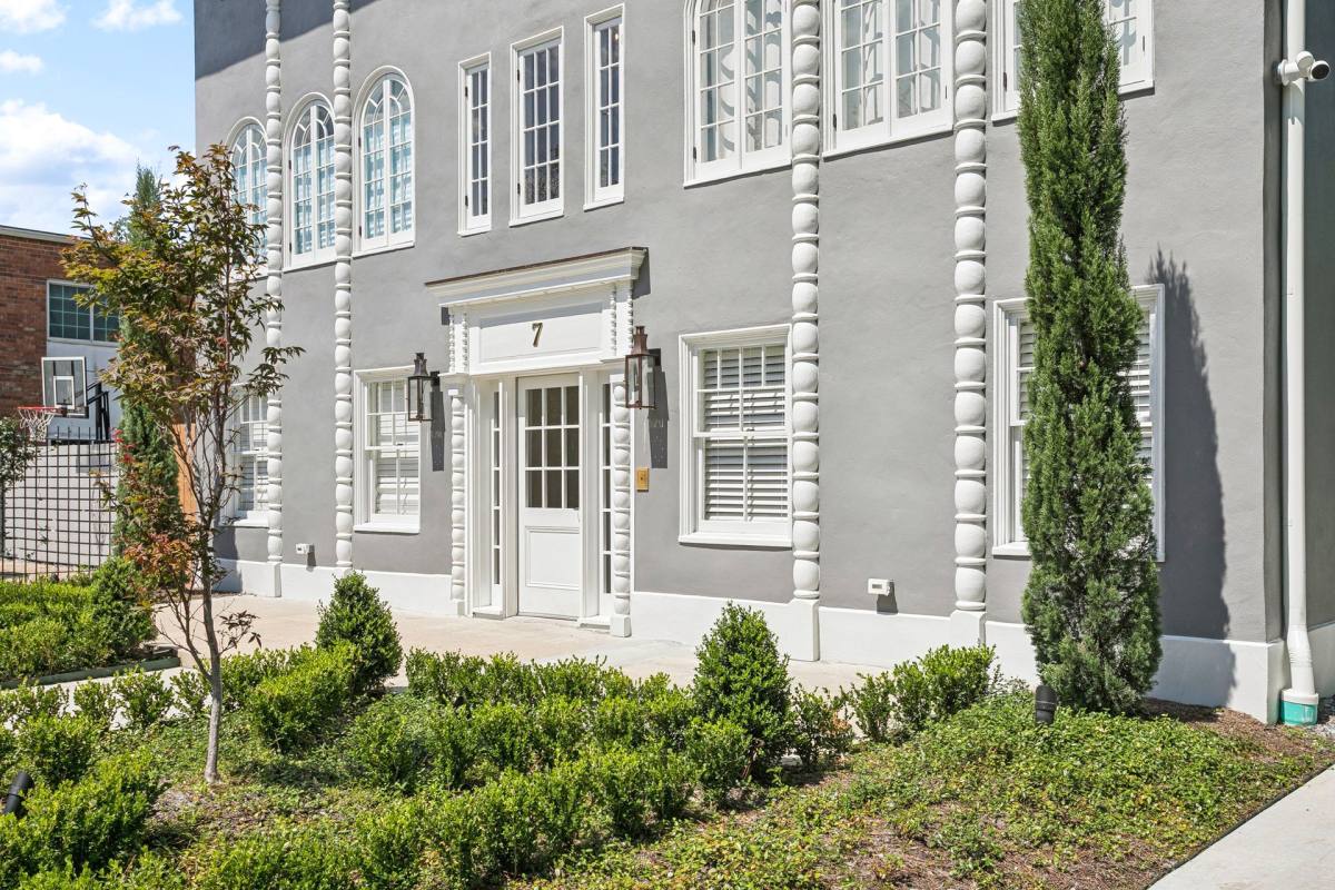 Apartment for rent at 7 Fontainebleau Dr, New Orleans, LA 70125