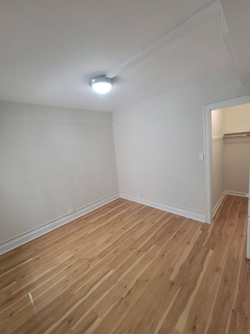 Apartment for rent at 6165 N Winthrop, Chicago, IL 60660