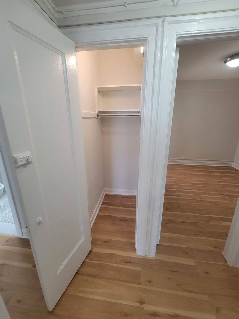 Apartment for rent at 6165 N Winthrop, Chicago, IL 60660