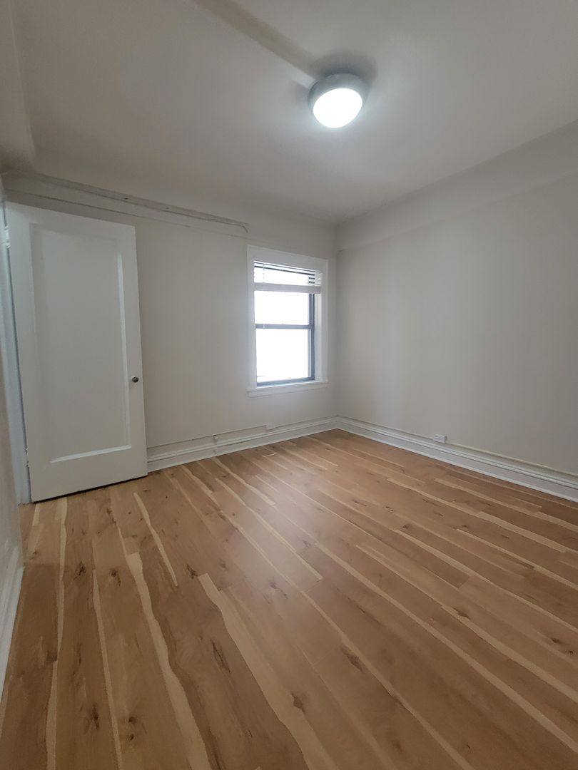 Apartment for rent at 6165 N Winthrop, Chicago, IL 60660