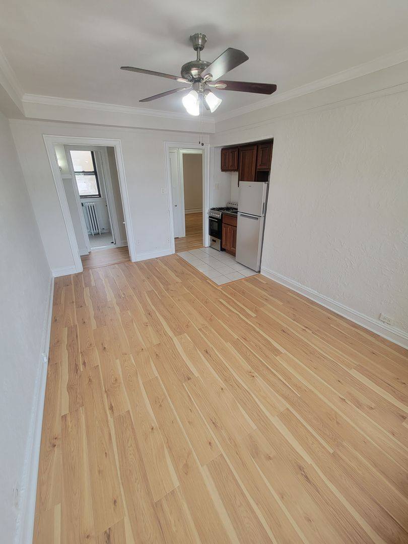 Apartment for rent at 6165 N Winthrop, Chicago, IL 60660