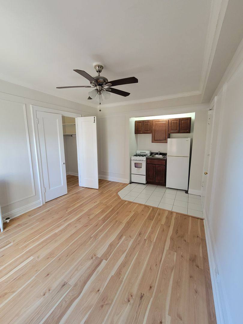 Apartment for rent at 6165 N Winthrop, Chicago, IL 60660