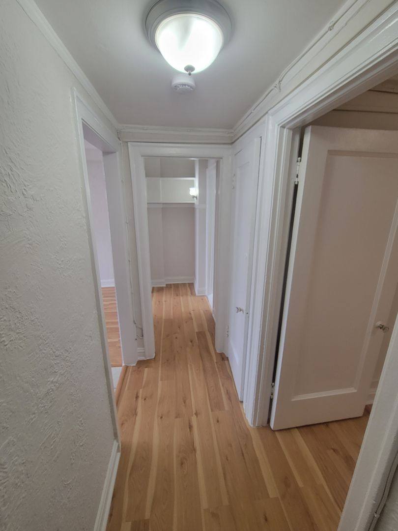 Apartment for rent at 6165 N Winthrop, Chicago, IL 60660