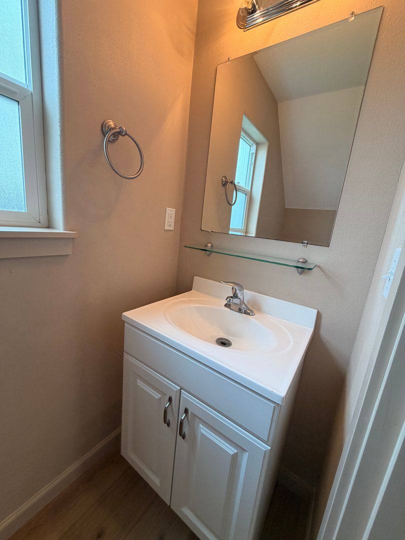 Townhouse for rent at 27 W 4th St, Lowell, OR 97452