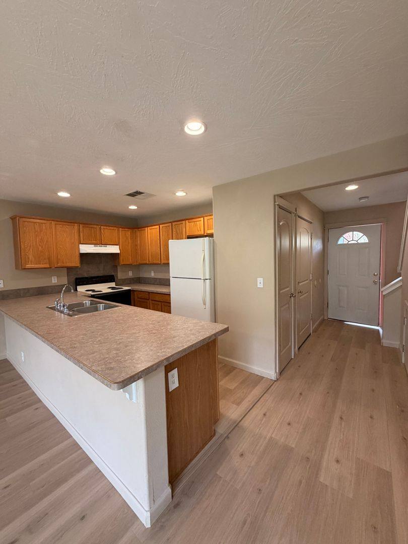 Townhouse for rent at 27 W 4th St, Lowell, OR 97452
