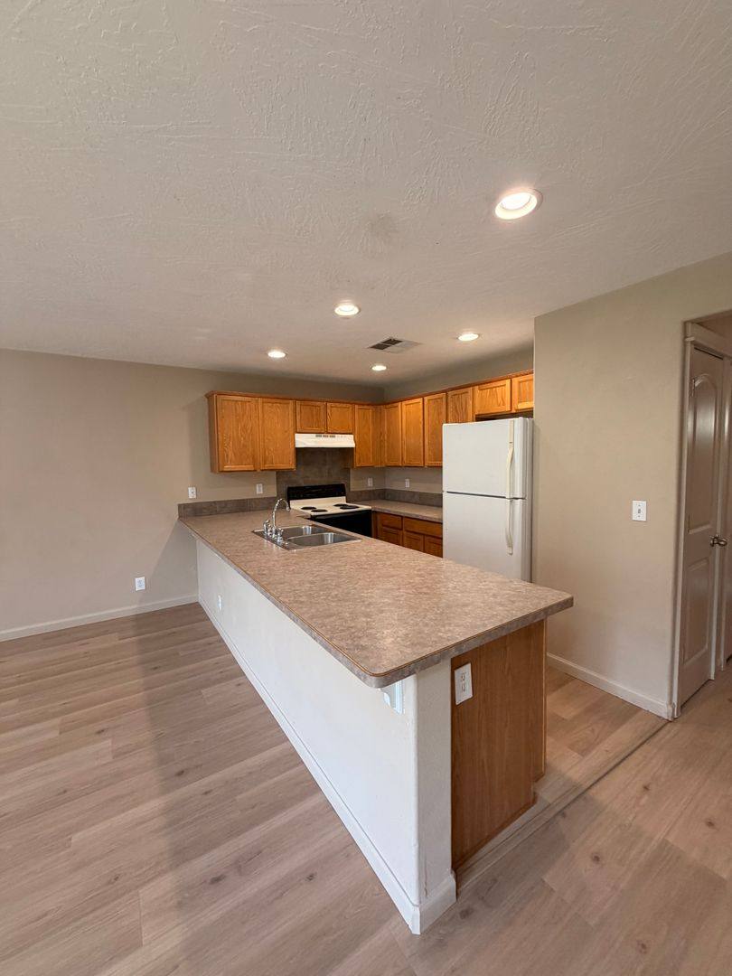 Townhouse for rent at 27 W 4th St, Lowell, OR 97452