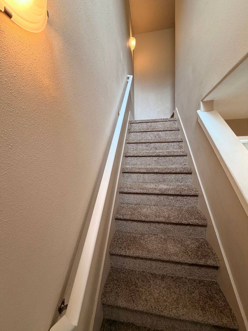 Townhouse for rent at 27 W 4th St, Lowell, OR 97452