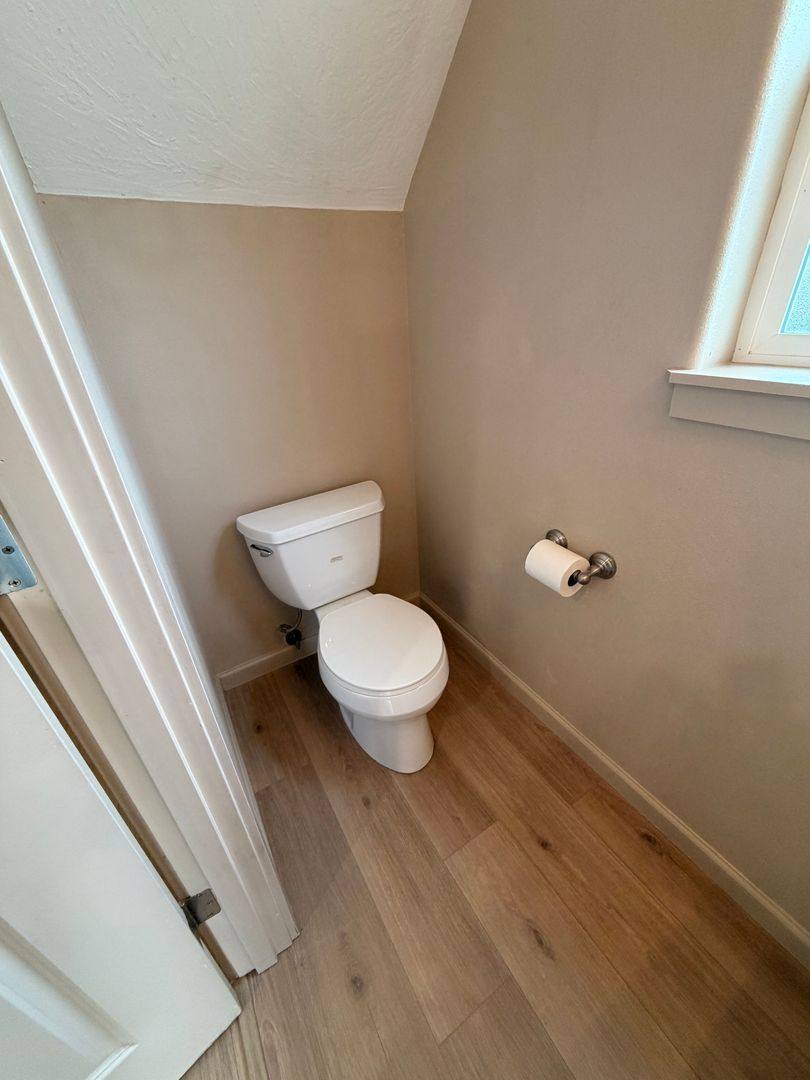 Townhouse for rent at 27 W 4th St, Lowell, OR 97452