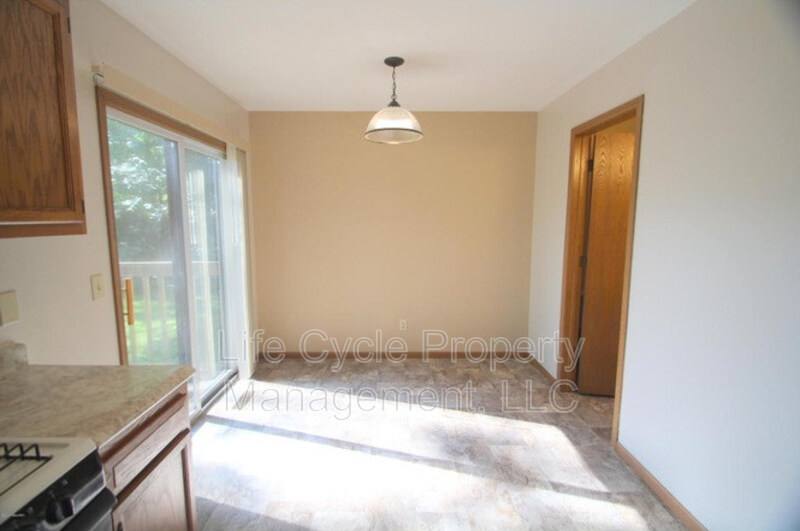 Townhouse for rent at 922 Emerald Ave NE #1, Grand Rapids, MI 49503