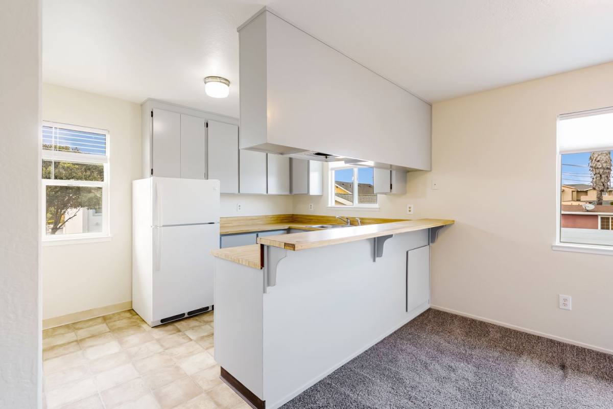Apartment for rent at 17 E High St, Watsonville, CA 95076
