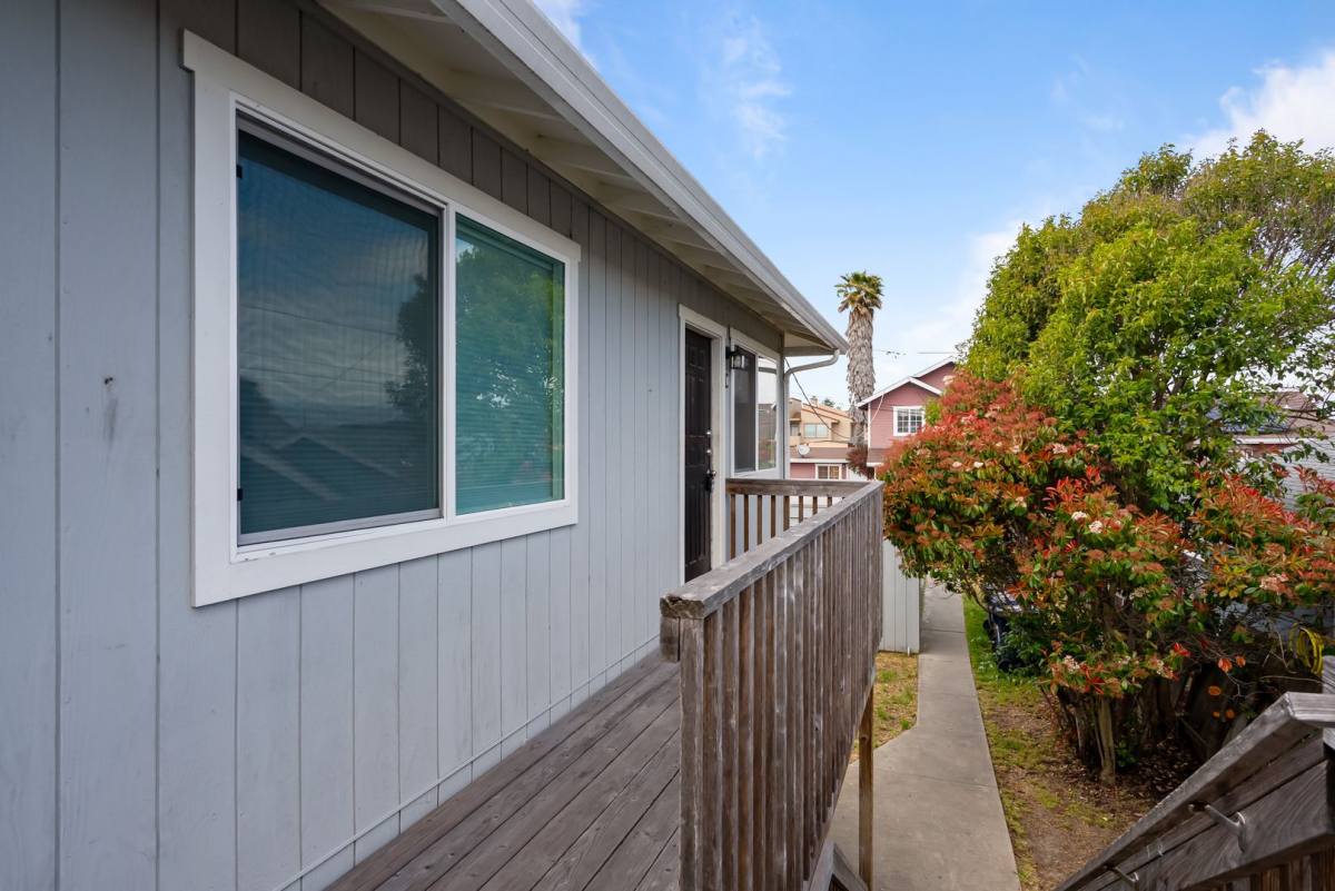 Apartment for rent at 17 E High St, Watsonville, CA 95076