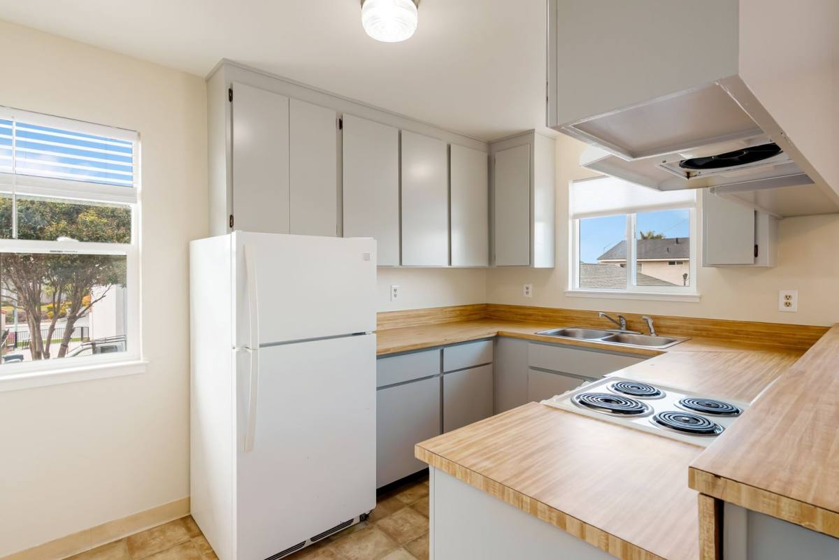 Apartment for rent at 17 E High St, Watsonville, CA 95076