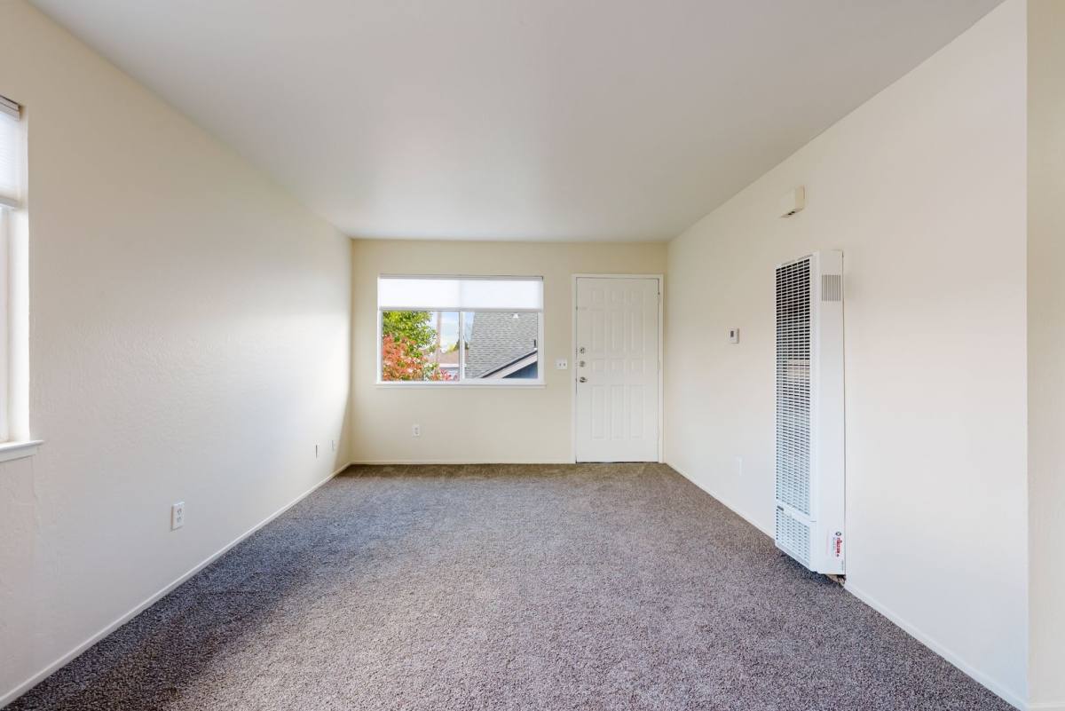 Apartment for rent at 17 E High St, Watsonville, CA 95076