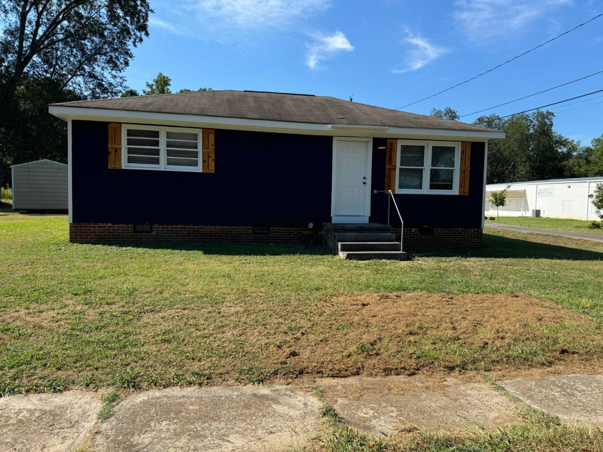 House for rent at 303 E Francis St, Jacksonville, AL 36265