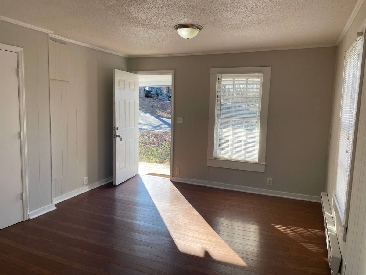 Apartment for rent at 400-402 Spring St, Asheboro, NC 27203