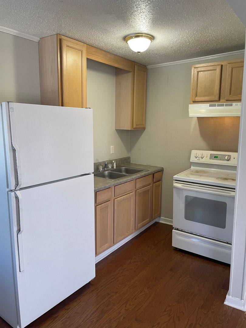 Apartment for rent at 400-402 Spring St, Asheboro, NC 27203