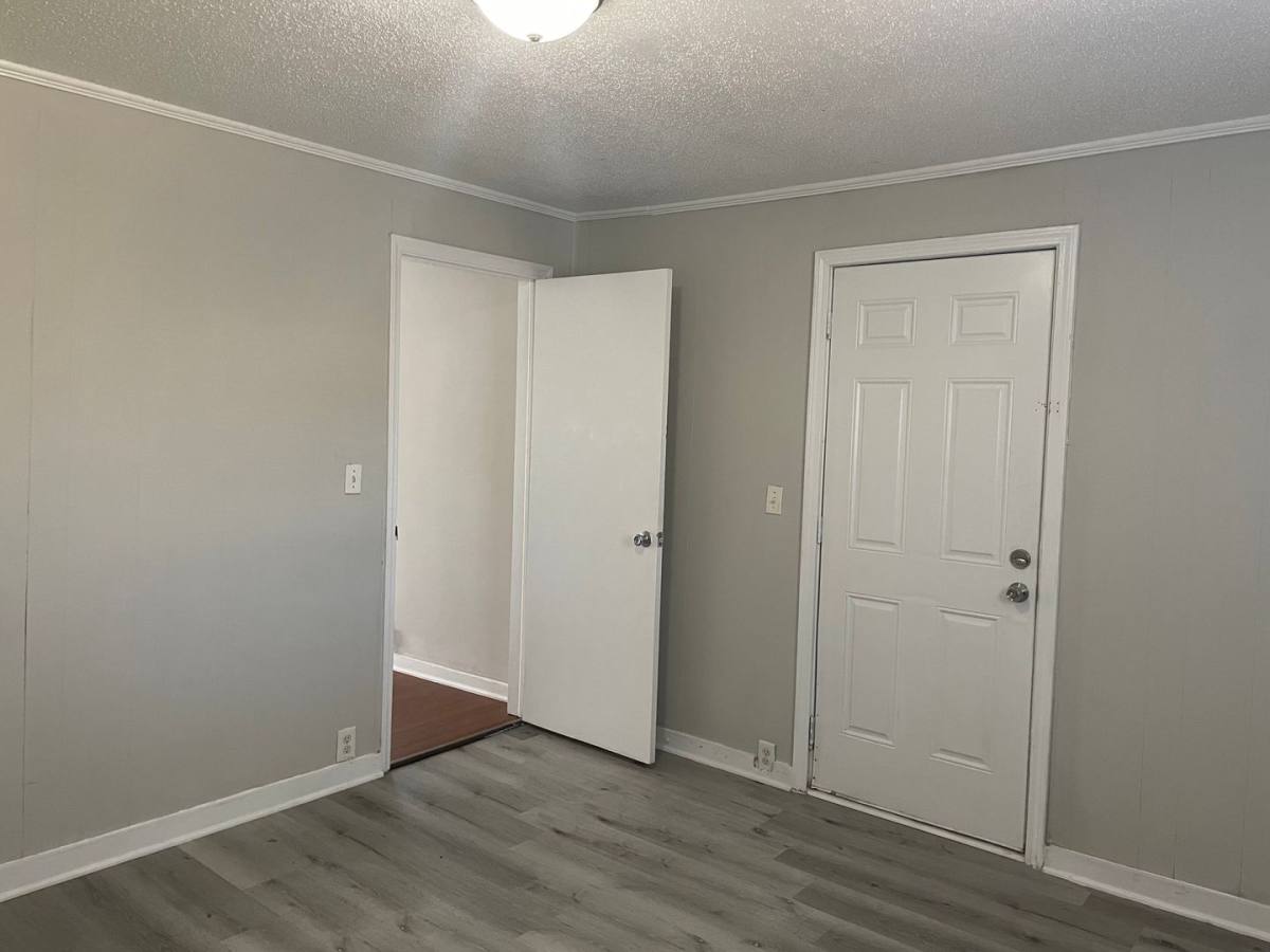 Apartment for rent at 400-402 Spring St, Asheboro, NC 27203
