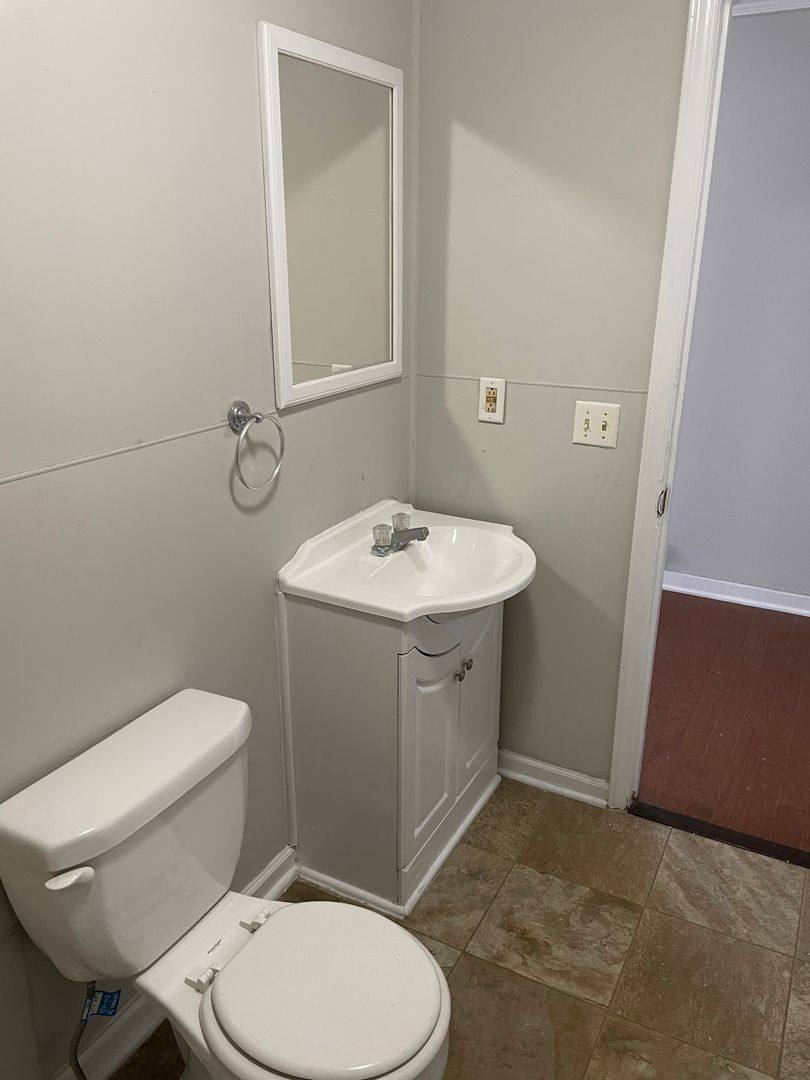 Apartment for rent at 400-402 Spring St, Asheboro, NC 27203