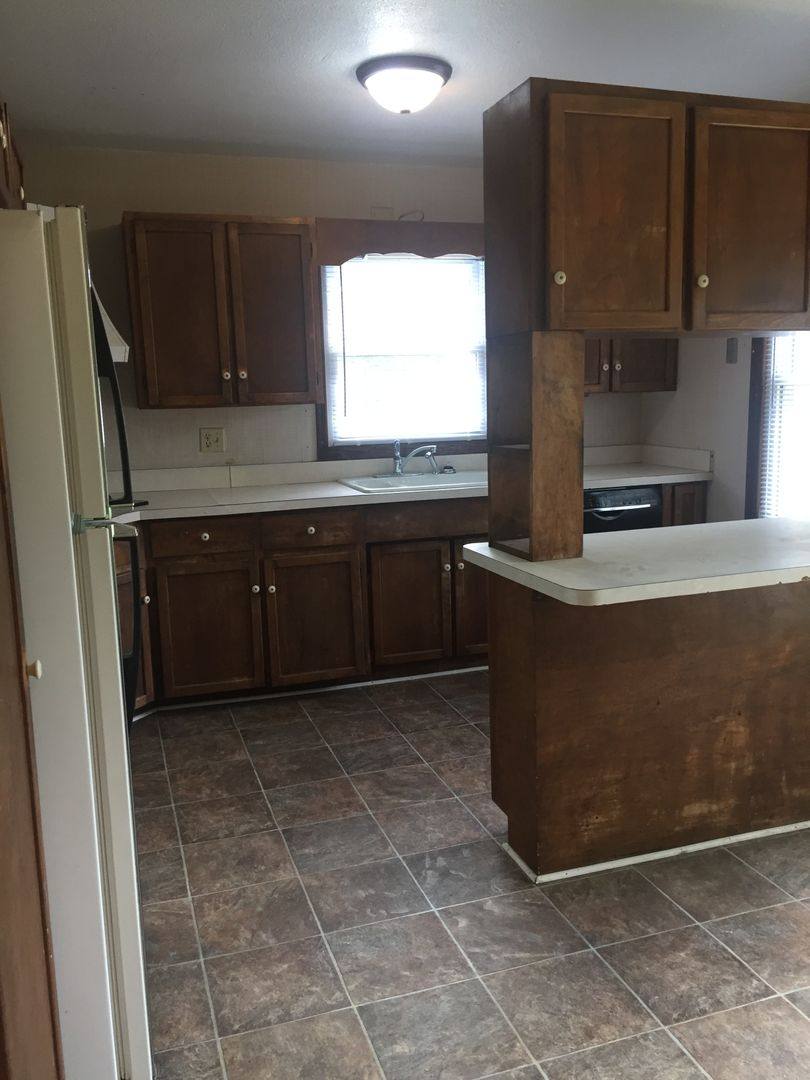 House for rent at 1126 Lorraine Ave, Waterloo, IA 50702