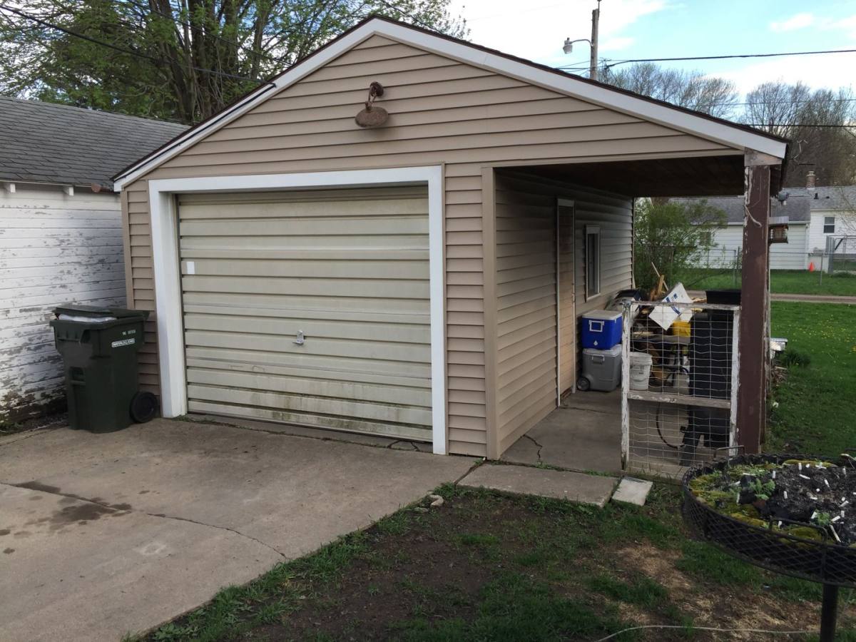 House for rent at 1126 Lorraine Ave, Waterloo, IA 50702