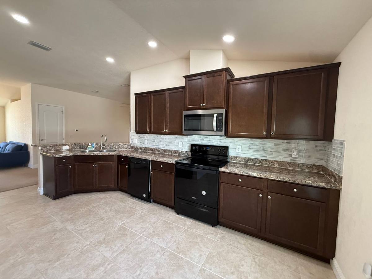 House for rent at 585 W Runyon Loop, Beverly Hills, FL 34465