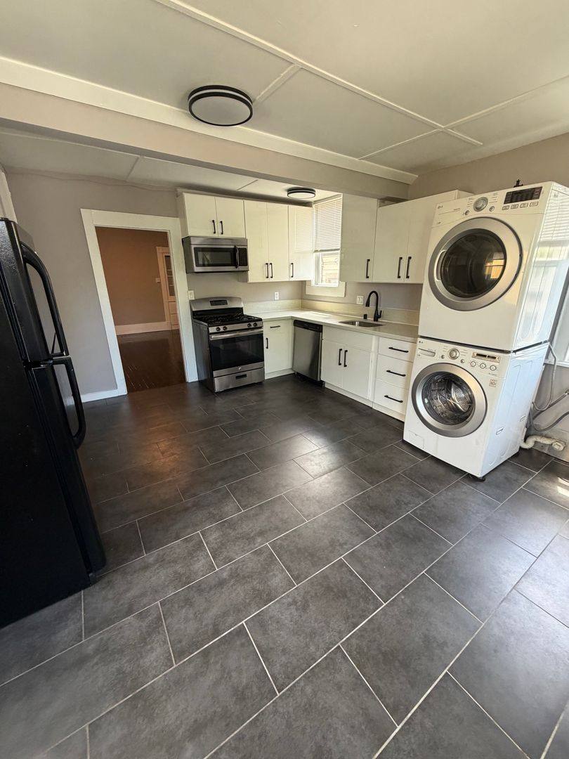 Apartment for rent at 3259-3261 Louise St, Emeryville, CA 94608