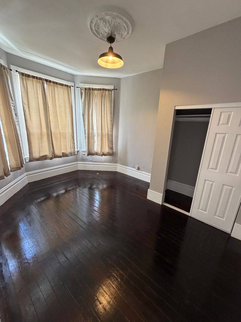Apartment for rent at 3259-3261 Louise St, Emeryville, CA 94608