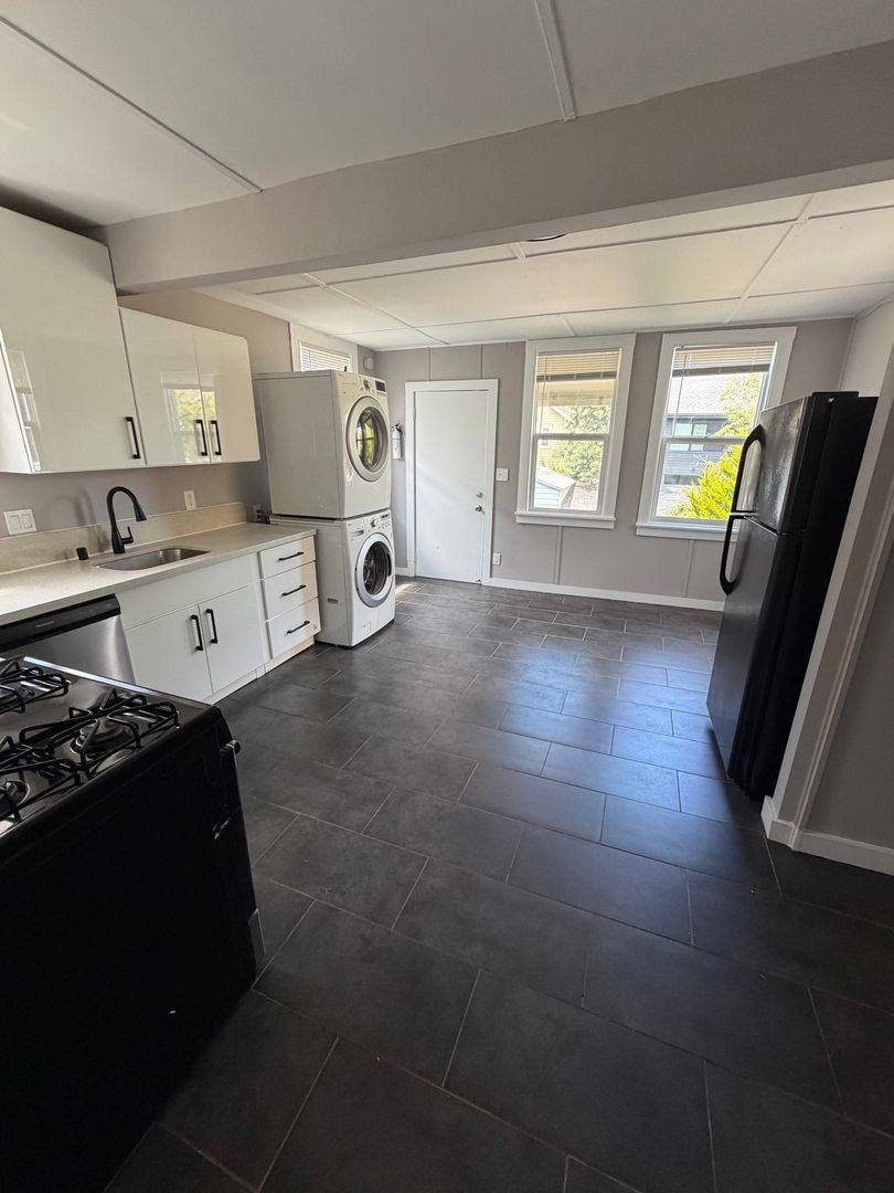Apartment for rent at 3259-3261 Louise St, Emeryville, CA 94608