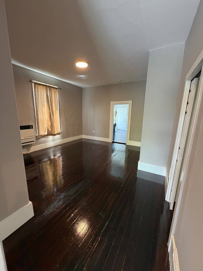 Apartment for rent at 3259-3261 Louise St, Emeryville, CA 94608