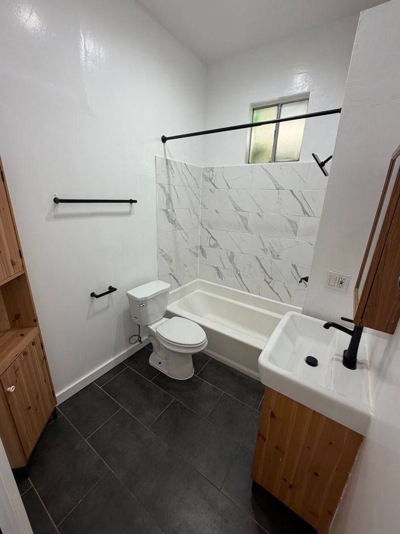 Apartment for rent at 3259-3261 Louise St, Emeryville, CA 94608