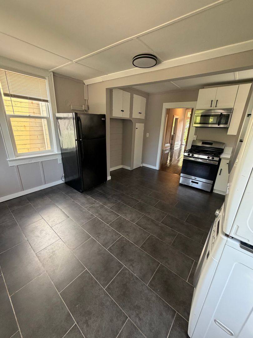 Apartment for rent at 3259-3261 Louise St, Emeryville, CA 94608