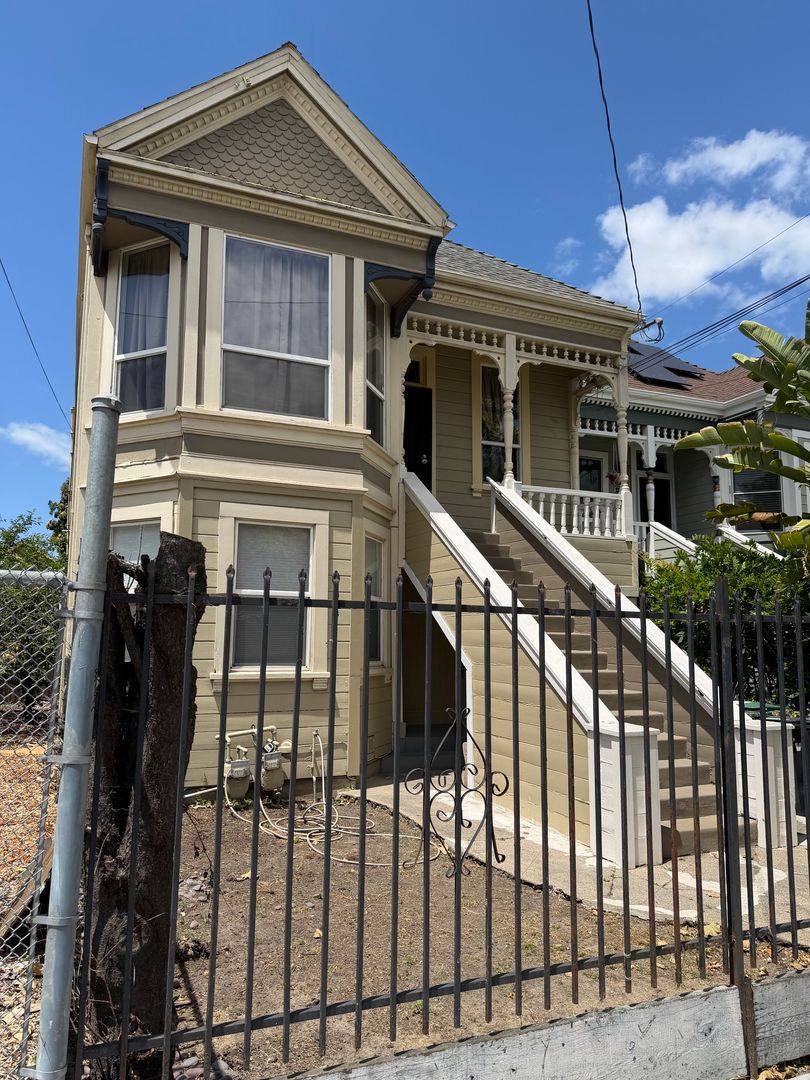 Apartment for rent at 3259-3261 Louise St, Emeryville, CA 94608
