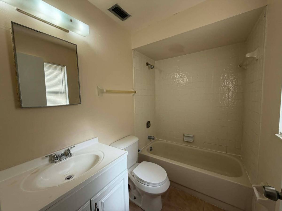 Apartment for rent at 2829 Santa Barbara Blvd, Cape Coral, FL 33914
