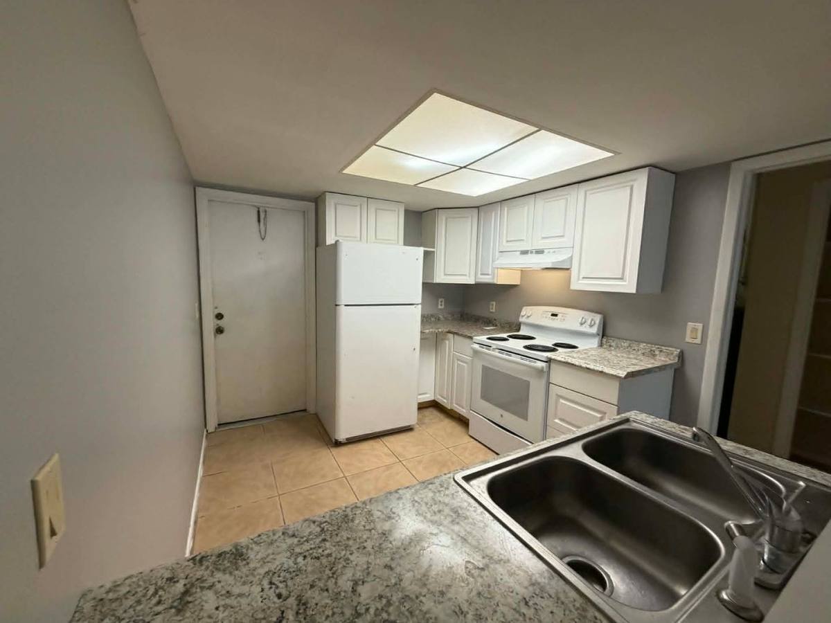 Apartment for rent at 2829 Santa Barbara Blvd, Cape Coral, FL 33914