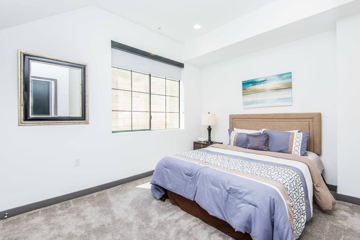 Townhouse for rent at 10748 Riverside Dr, North Hollywood, CA 91602