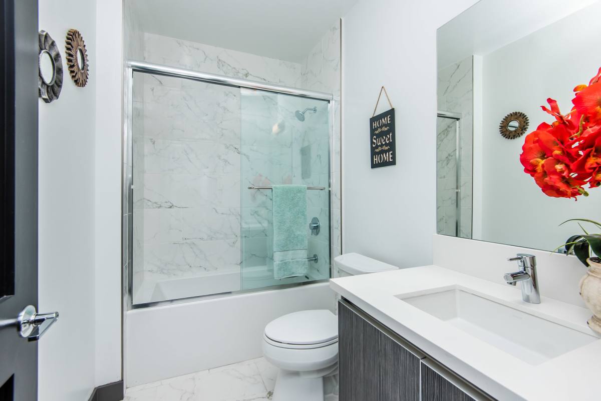 Townhouse for rent at 10748 Riverside Dr, North Hollywood, CA 91602