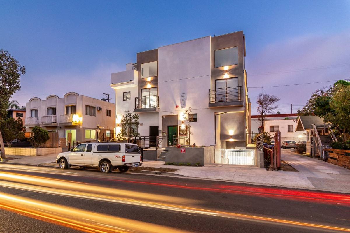 Townhouse for rent at 5812 Virginia Ave, Los Angeles, CA 90038