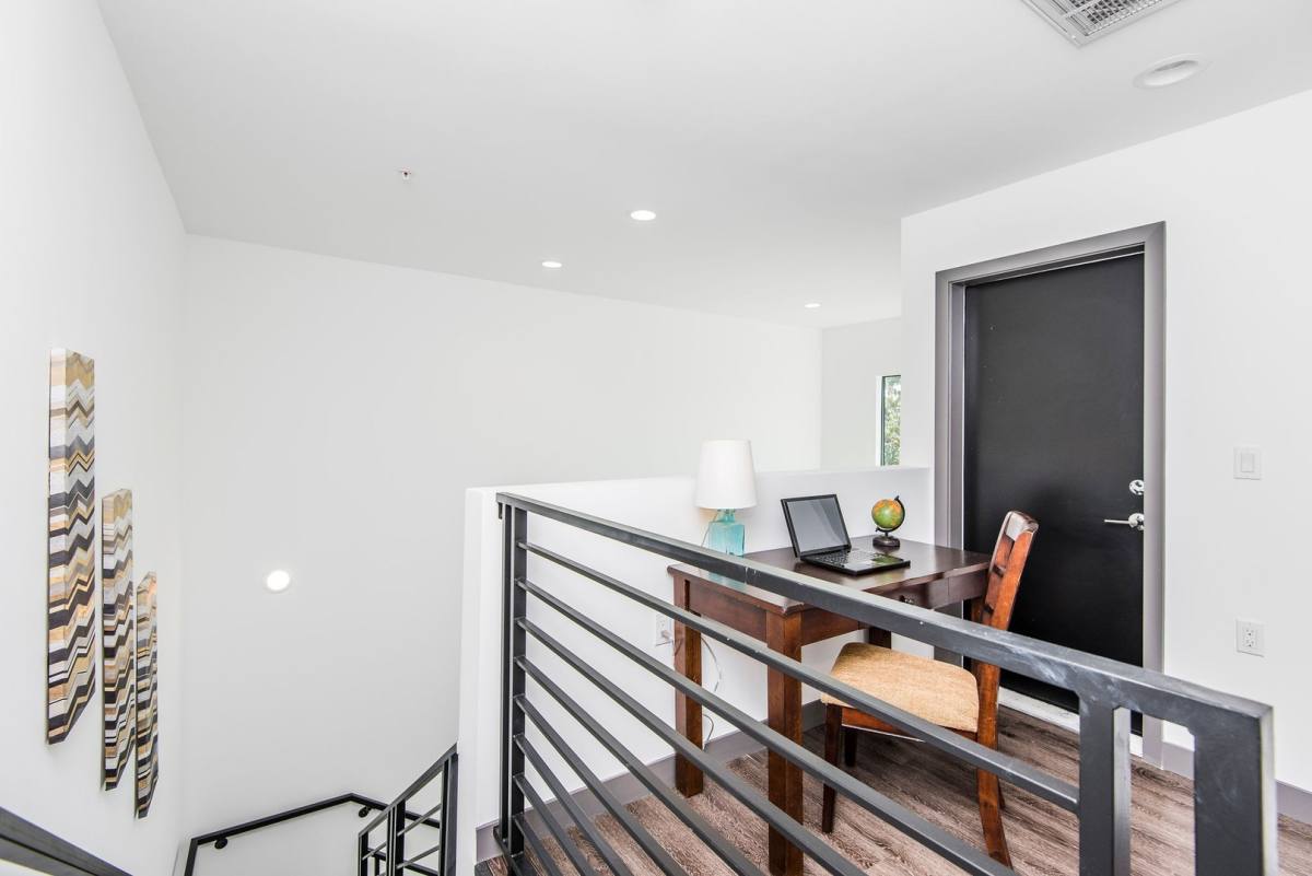 Townhouse for rent at 5812 Virginia Ave, Los Angeles, CA 90038