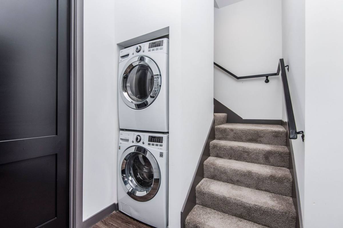 Townhouse for rent at 5812 Virginia Ave, Los Angeles, CA 90038