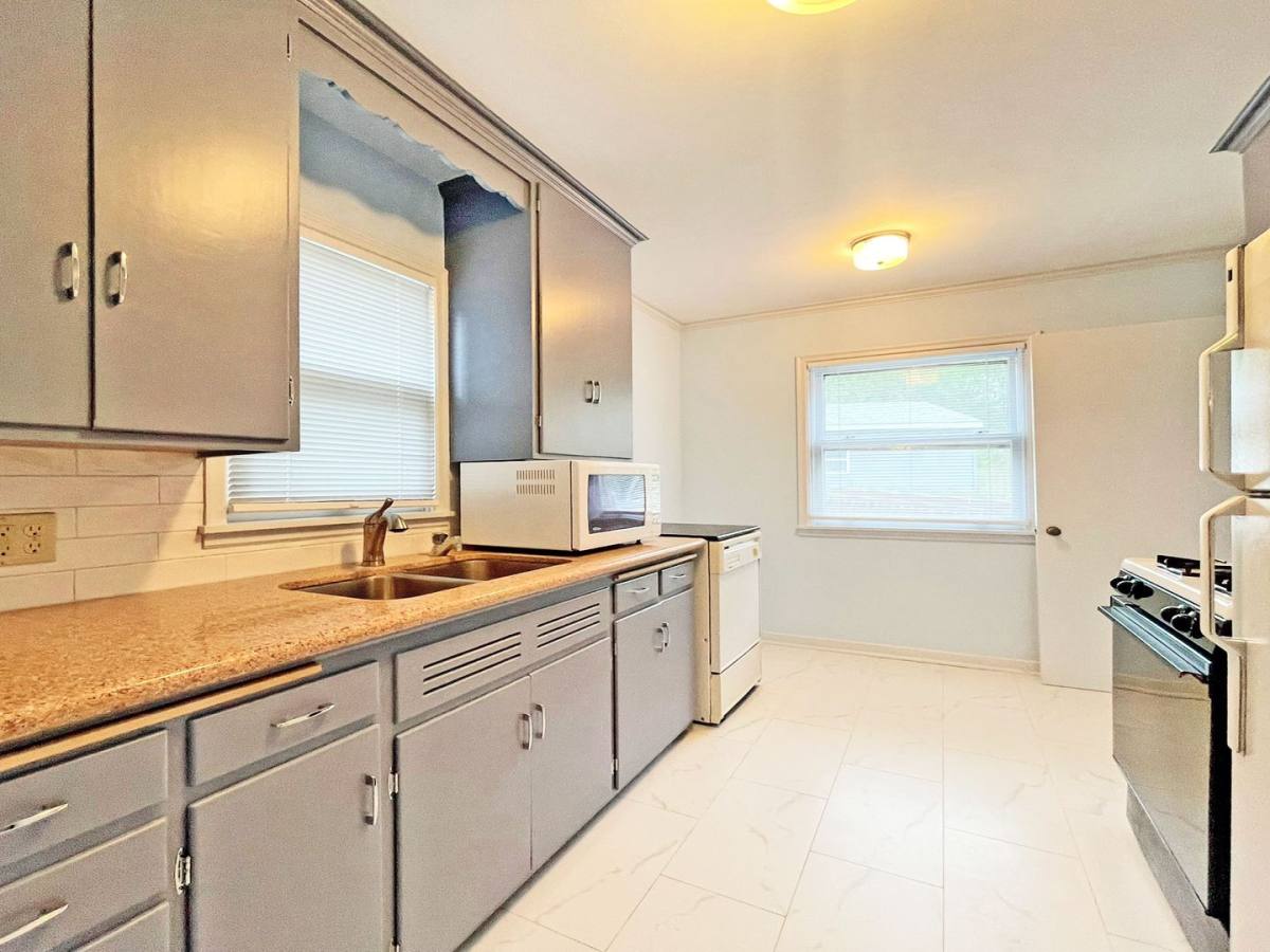House for rent at 8824 W 34th St, Minneapolis, MN 55426