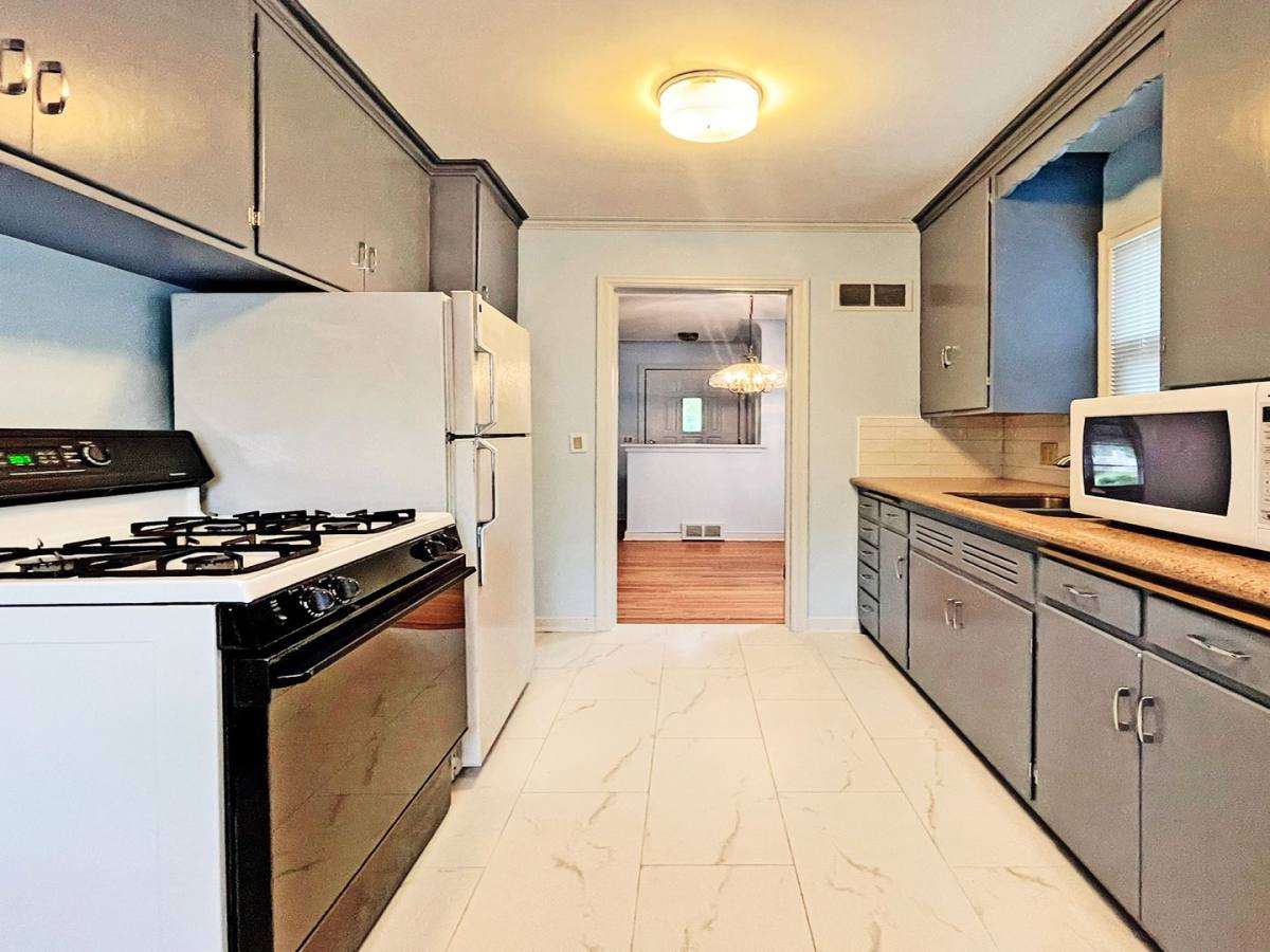 House for rent at 8824 W 34th St, Minneapolis, MN 55426